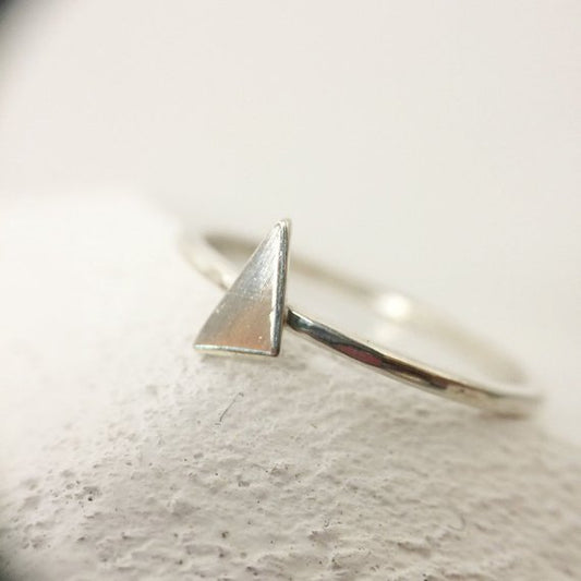 Triangle stacker ring