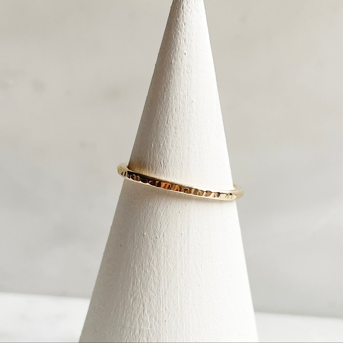 line_hammered_gold_filled_band