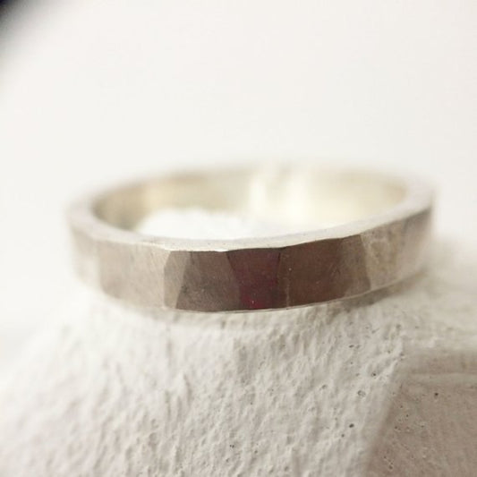 Faceted hammered band